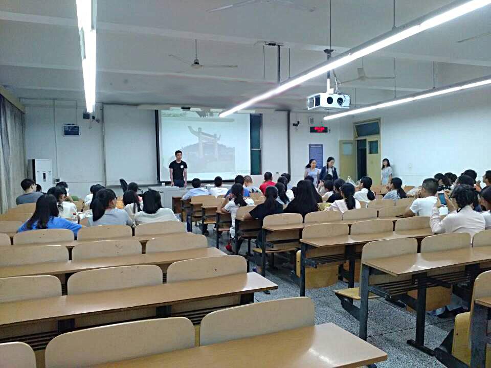 人文学院历史系举行川南少数民族考察队成果报告会.jpg