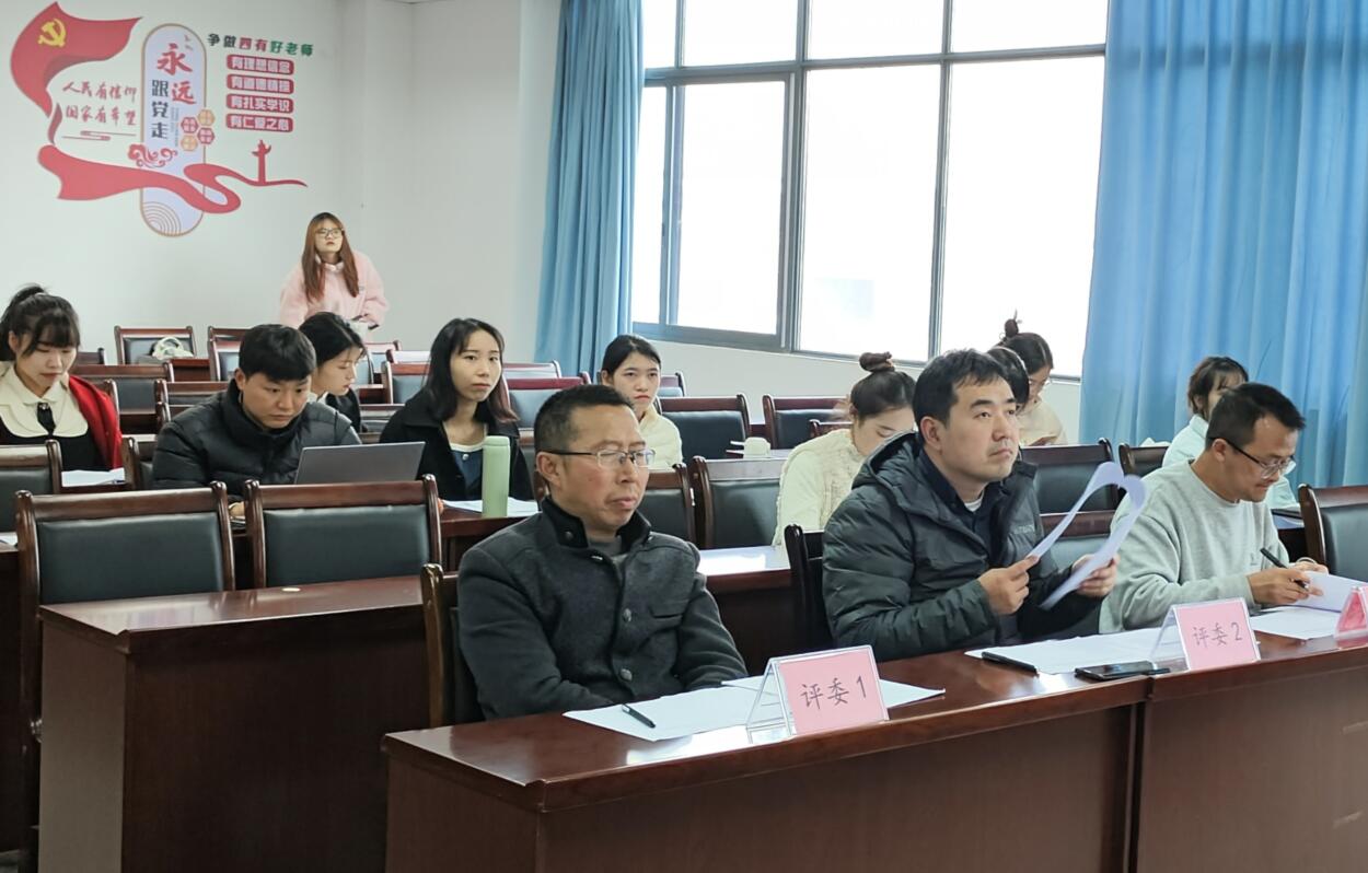 学术论坛1.jpg