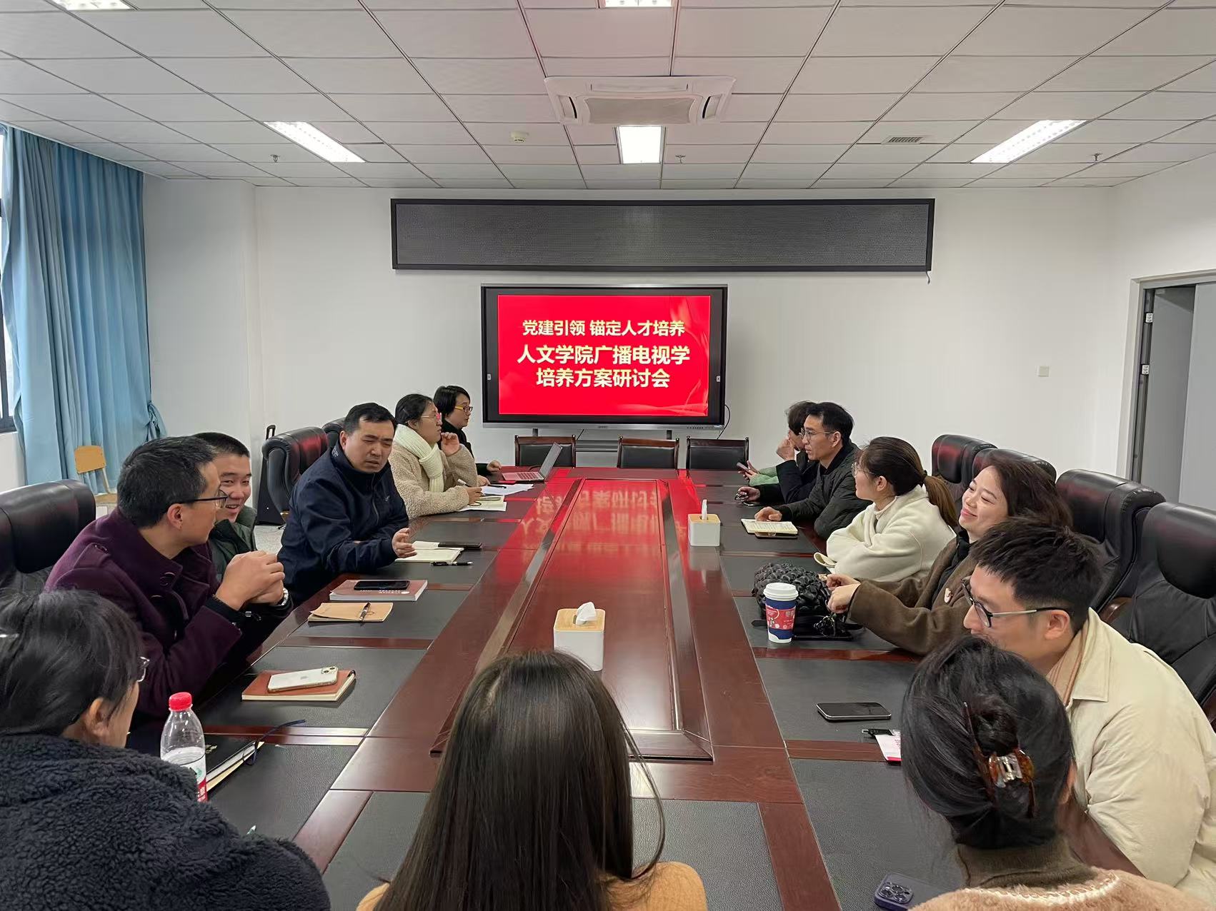 研讨会２.jpg