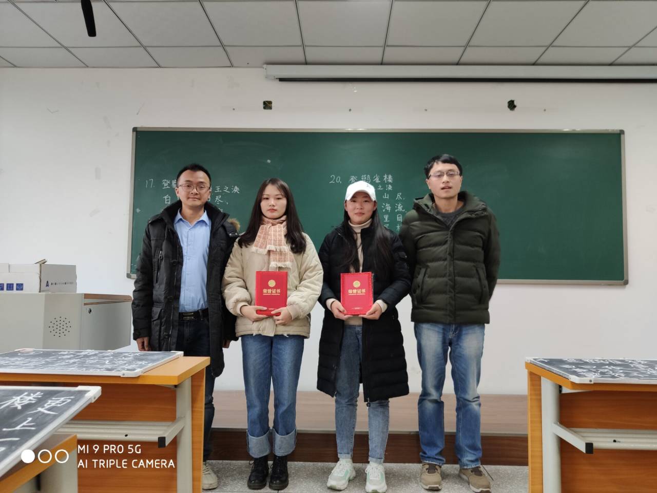 为获奖同学颁奖.jpg