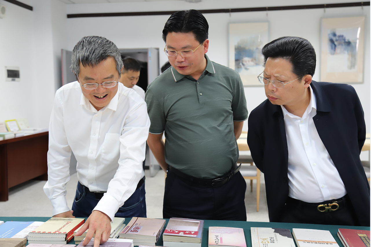 参观2.png