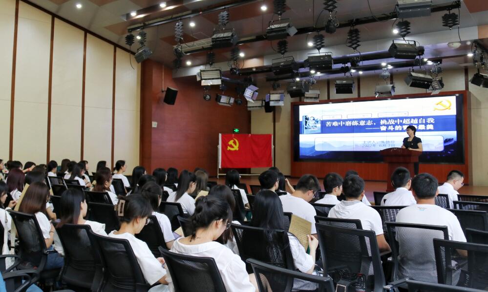 朱德珍书记讲党课.jpg